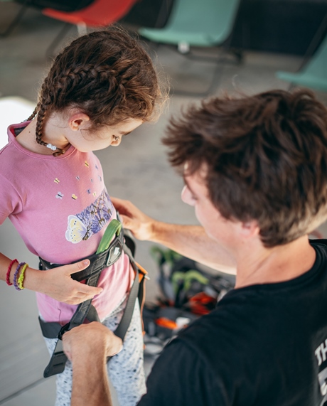 Il reste des places à l'école d'escalade !